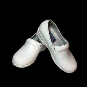 White uniform closed back clogs size 5 M